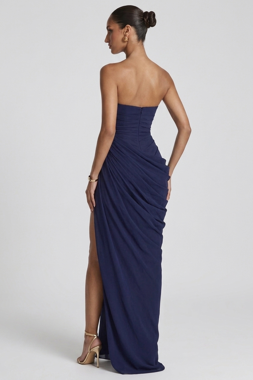 Ewangelina | Sukienka maxi na wesele – Elegancka sukienka maxi bez ramiączek z wysokim rozcięciem