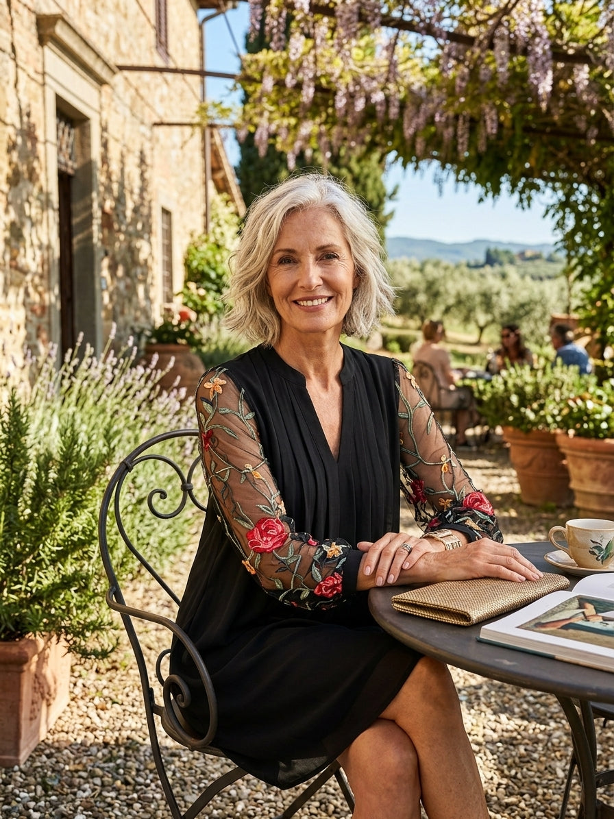 Katarzyna | Sukienka mini na wesele – Elegancka sukienka z dekoltem V i przezroczystymi rękawami