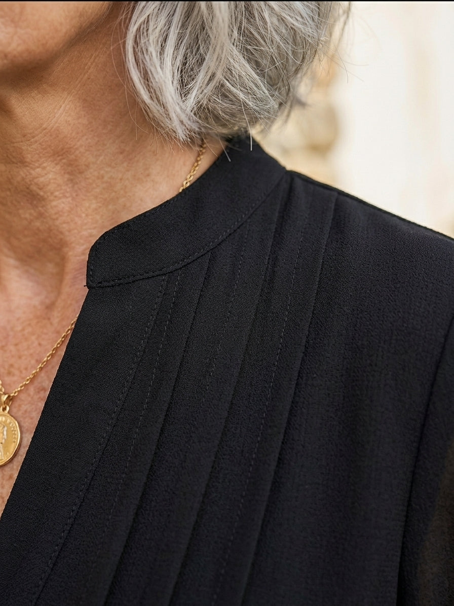 Katarzyna | Sukienka mini na wesele – Elegancka sukienka z dekoltem V i przezroczystymi rękawami