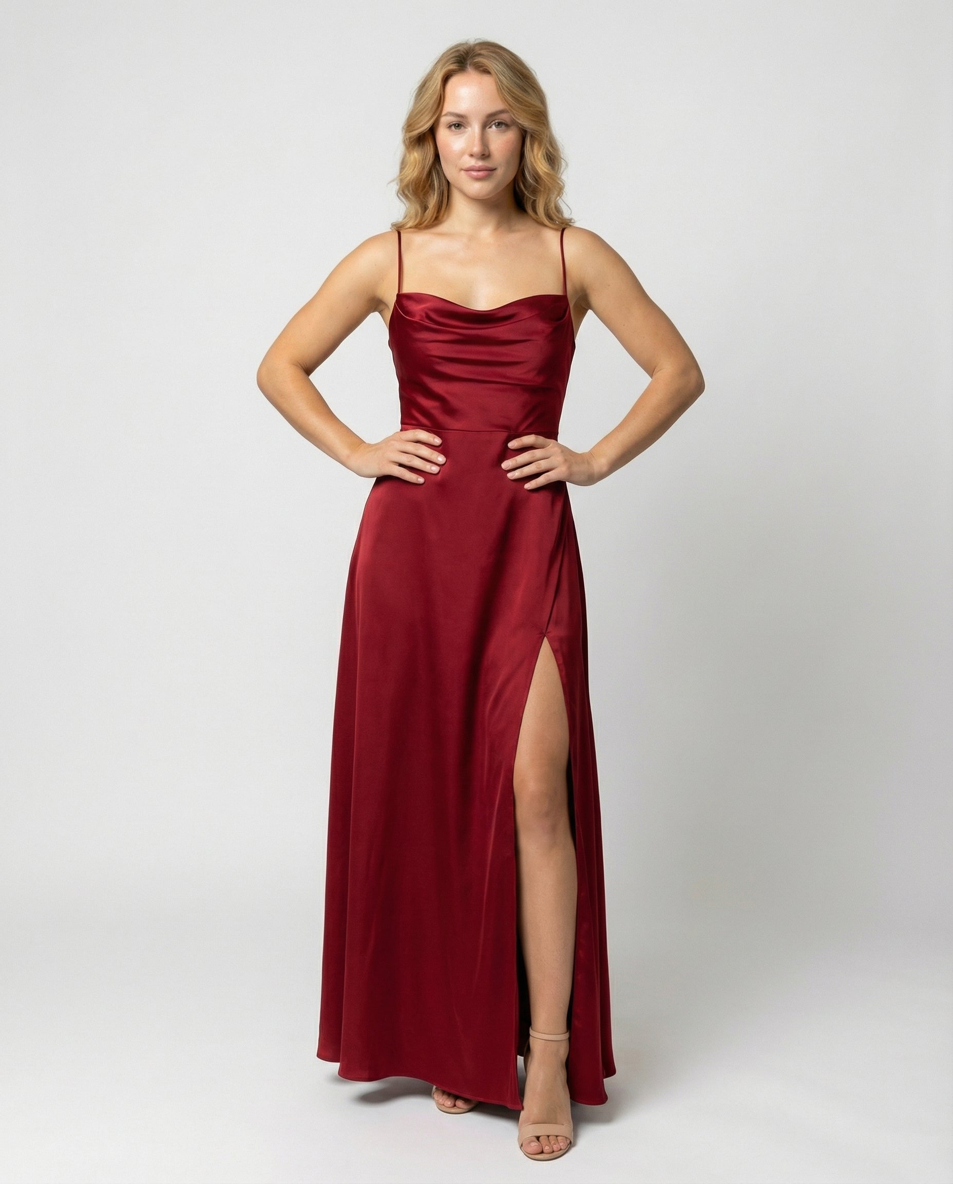 Lena | Sukienka maxi na wesele – Elegancka sukienka z rozcięciem na nogawce w kolorze czarnym