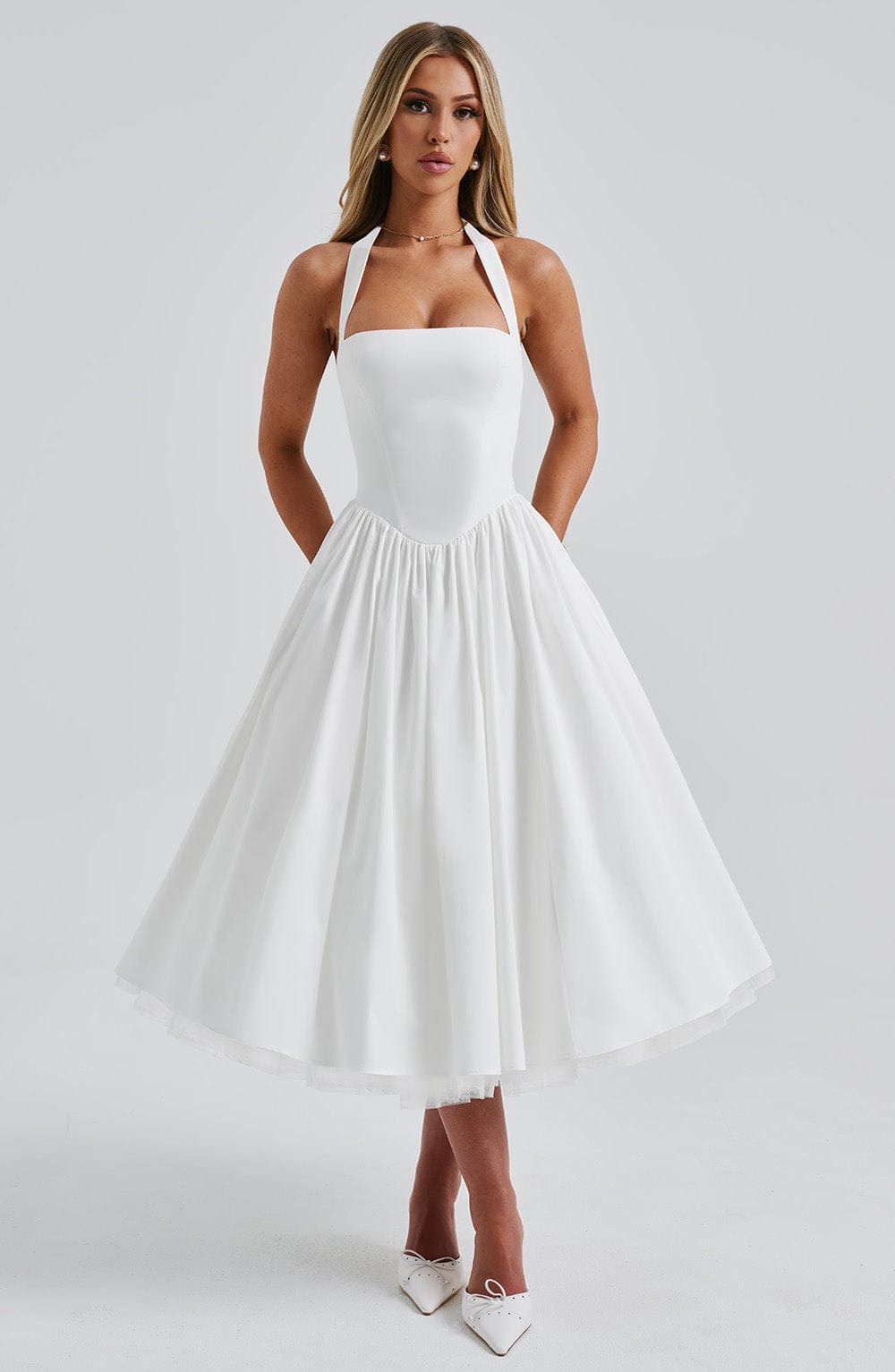 Lena | Sukienka midi na wesele – Elegancka sukienka koktajlowa z dekoltem halter