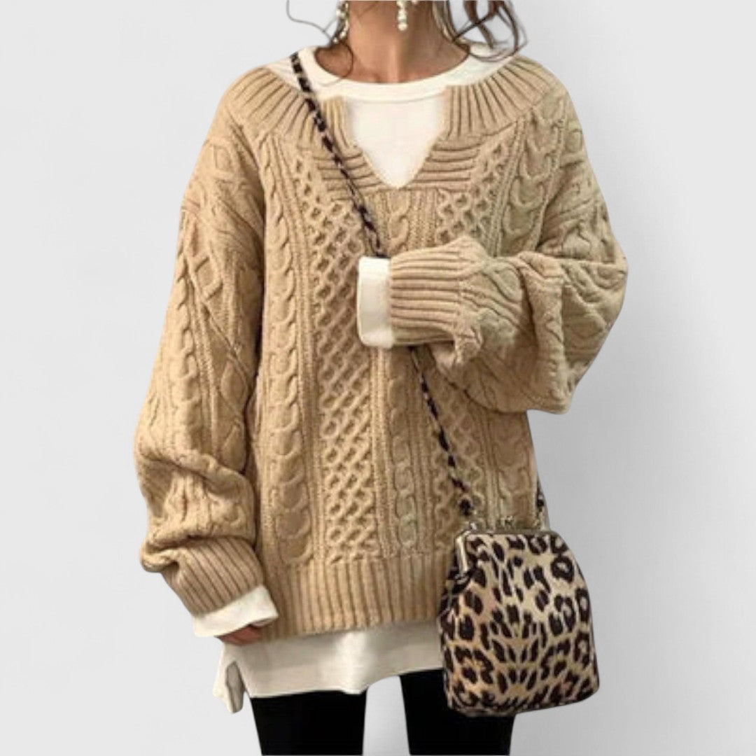 Oversize'owy sweter dzianinowy z wzorem w warkocze