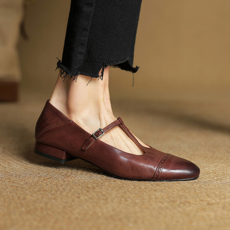 Graneth | Buty skórzane na płaskiej podeszwie – Eleganckie czółenka damskie z paskiem T