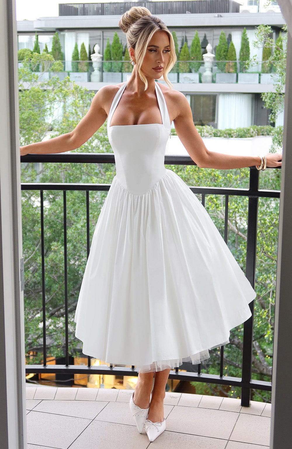 Lena | Sukienka midi na wesele – Elegancka sukienka koktajlowa z dekoltem halter