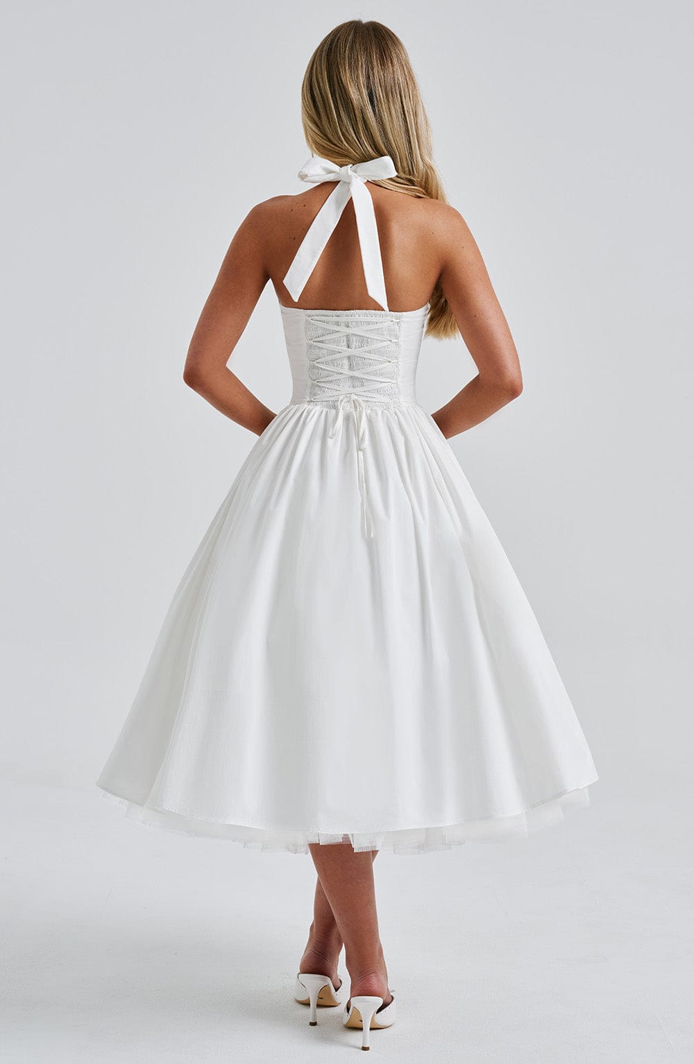 Lena | Sukienka midi na wesele – Elegancka sukienka koktajlowa z dekoltem halter