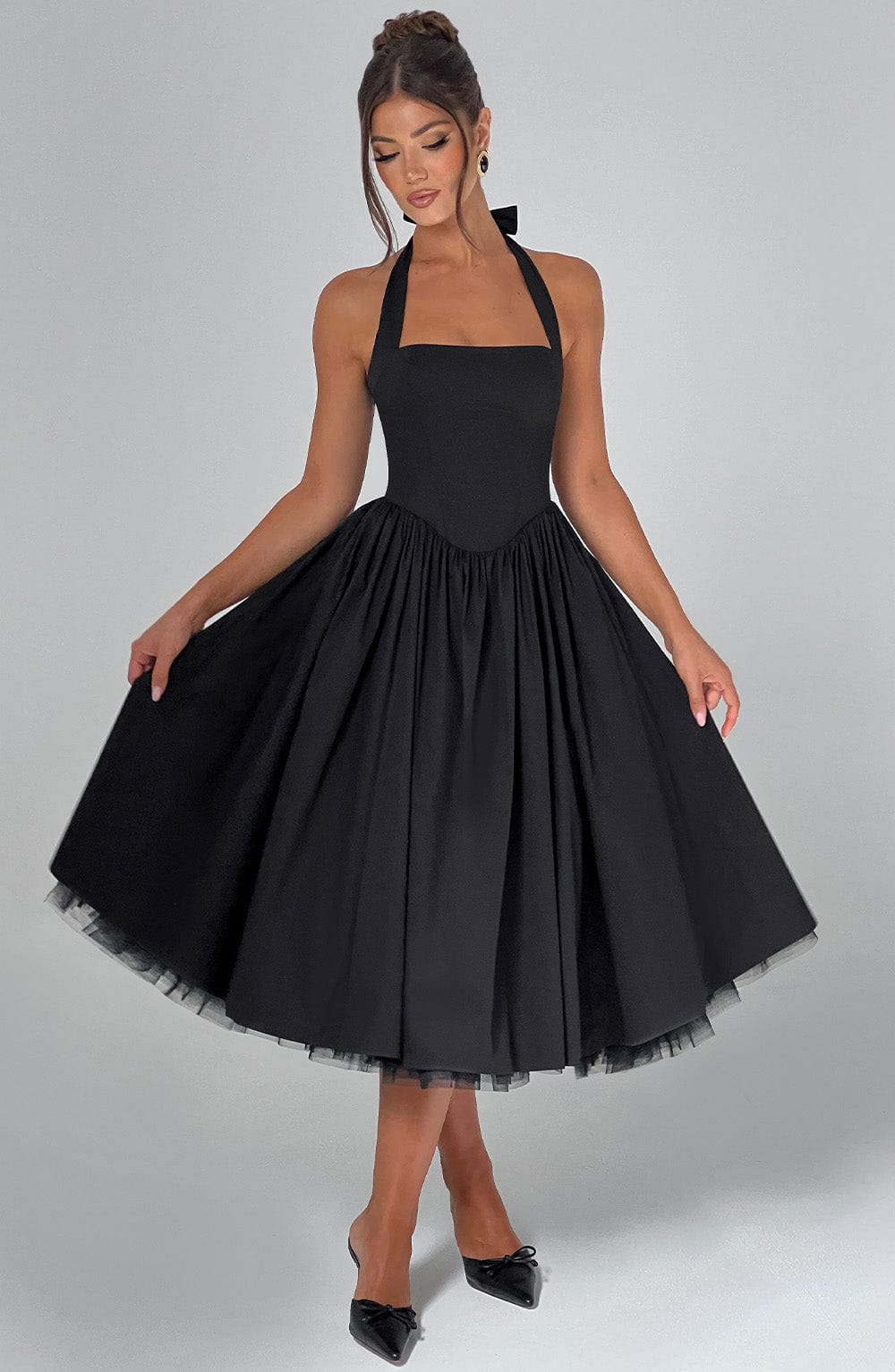 Lena | Sukienka midi na wesele – Elegancka sukienka koktajlowa z dekoltem halter