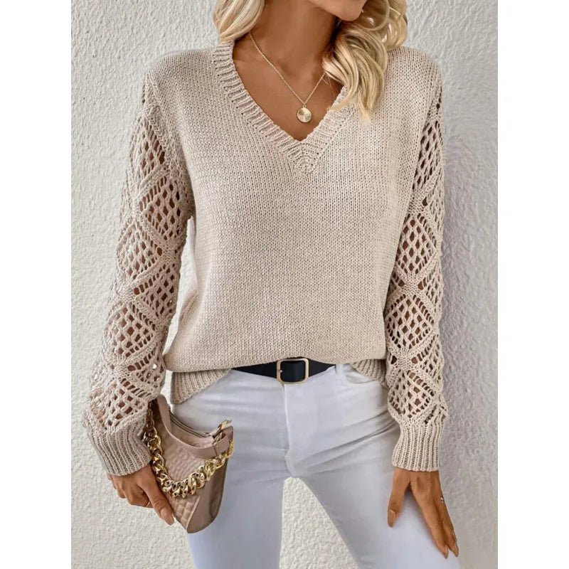 Elegancki Sweter z Dekoltem V i Ażurowymi Rękawami