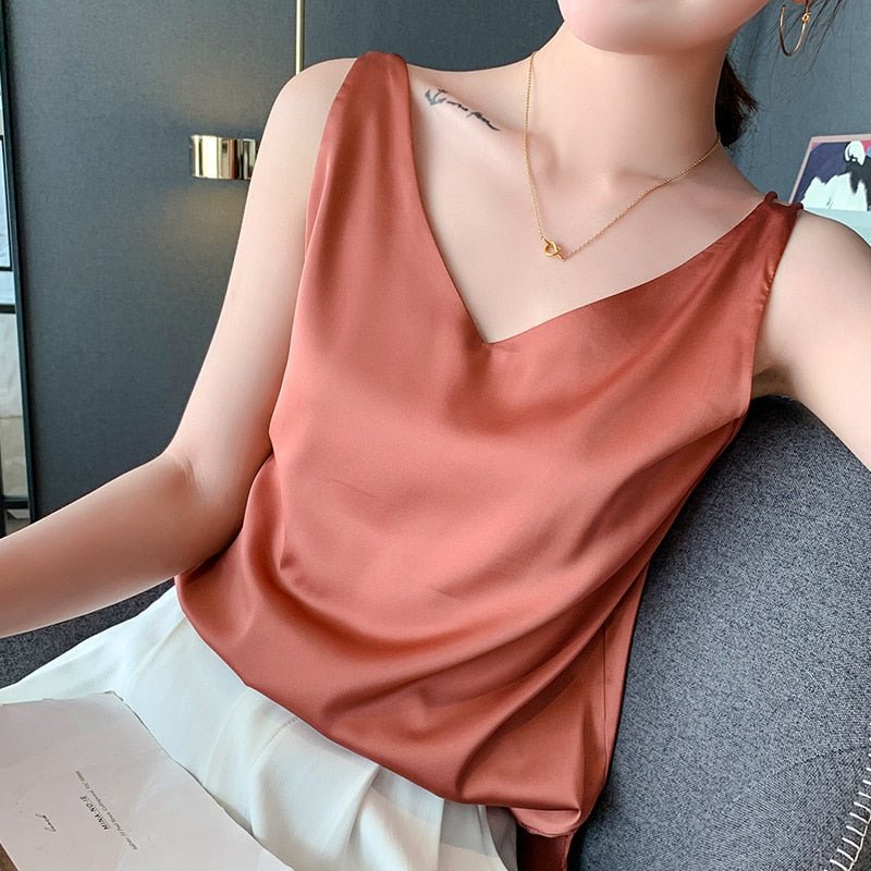 Luna | Bluzka Damska – Elegancka Bluzka Satynowa Bez Rękawów z Dekoltem V 3