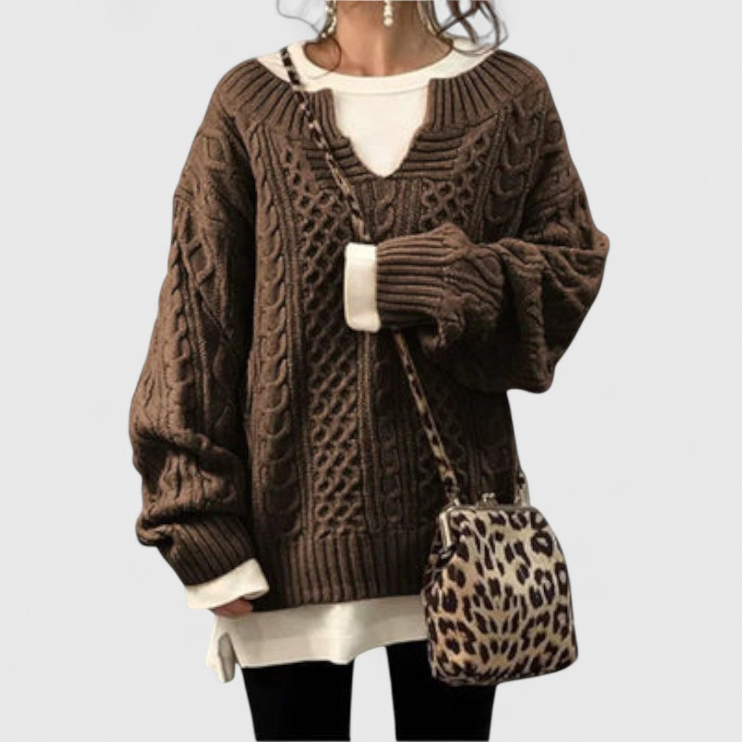 Oversize'owy sweter dzianinowy z wzorem w warkocze